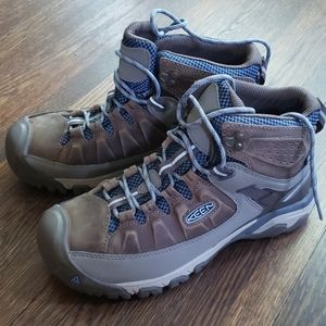 Keen Targhee III Mid 9.5 waterproof hiking boot